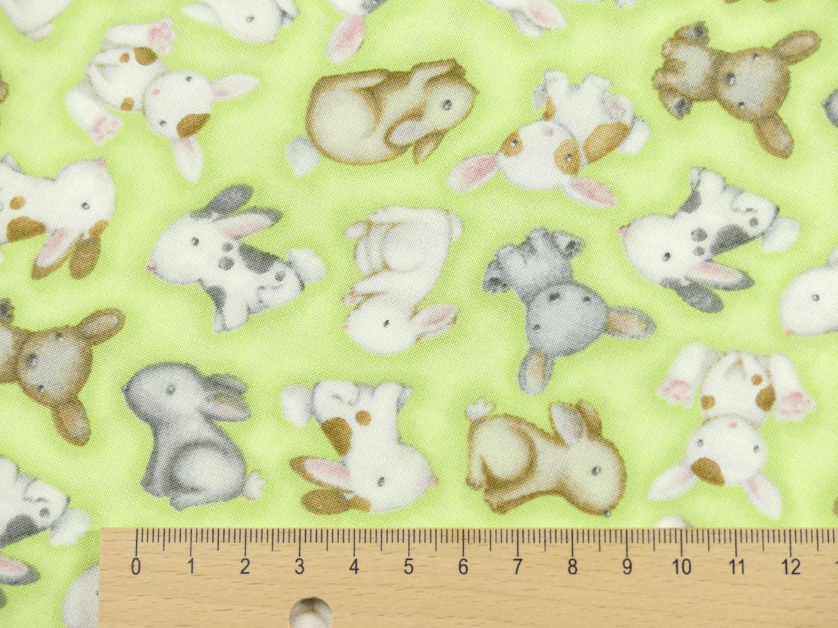 Patchworkstoff mit Hasenbabies aus der Kollektion Farm Babies von Henry Glass Fabrics mit Maß